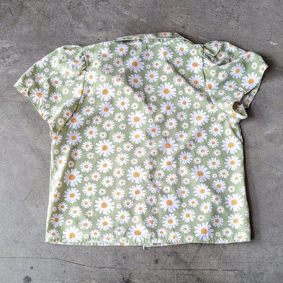 Boutique Green White Floral Daisy Puff Shoulder Short Sleeve Blouse - Picture 9 of 9